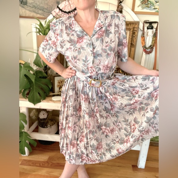 Dresses & Skirts - Vintage California LOOKS Pleater Floral Dress With Matching Belt